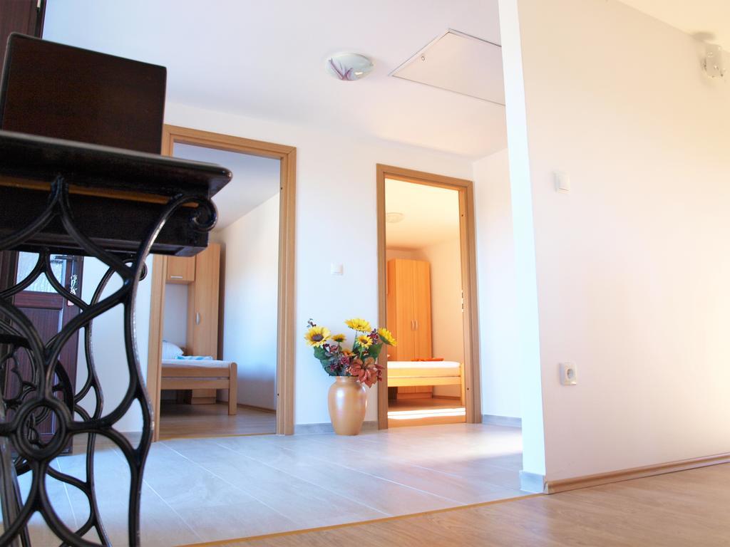 Apartment Rado Vrbnik Ngoại thất bức ảnh