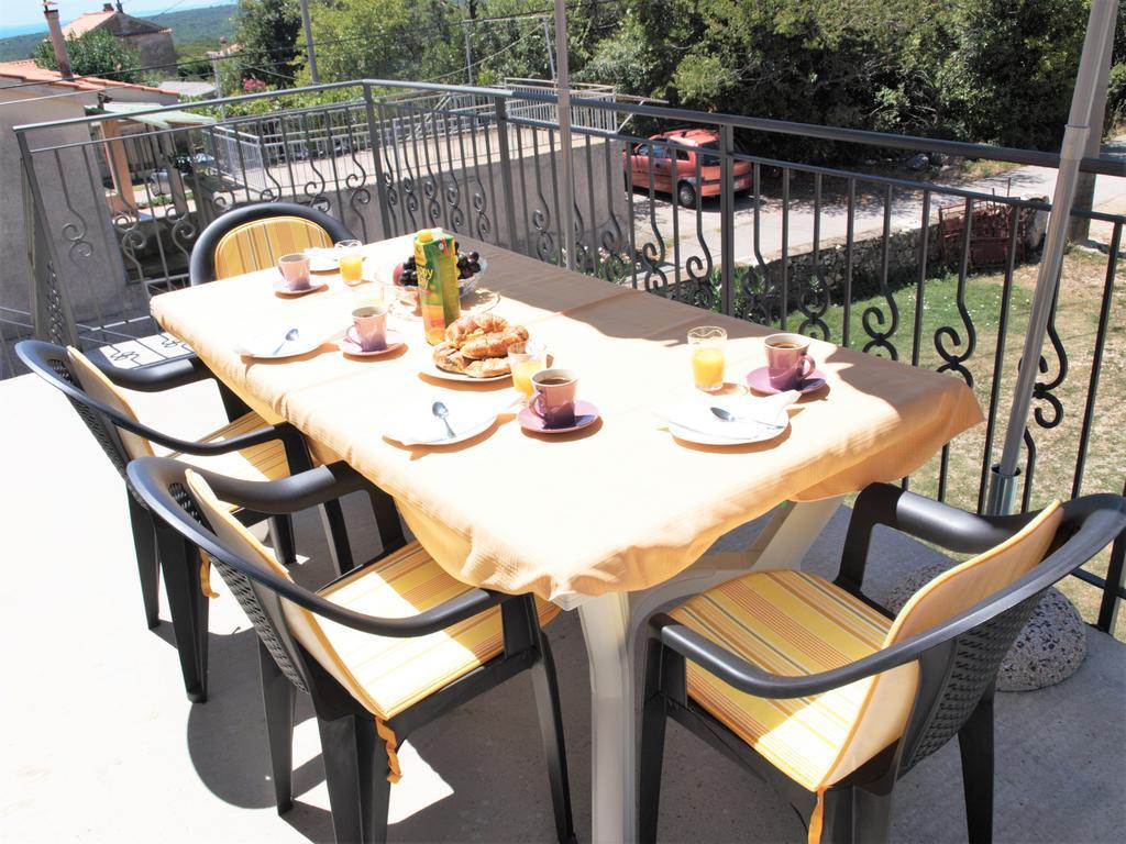 Apartment Rado Vrbnik Ngoại thất bức ảnh